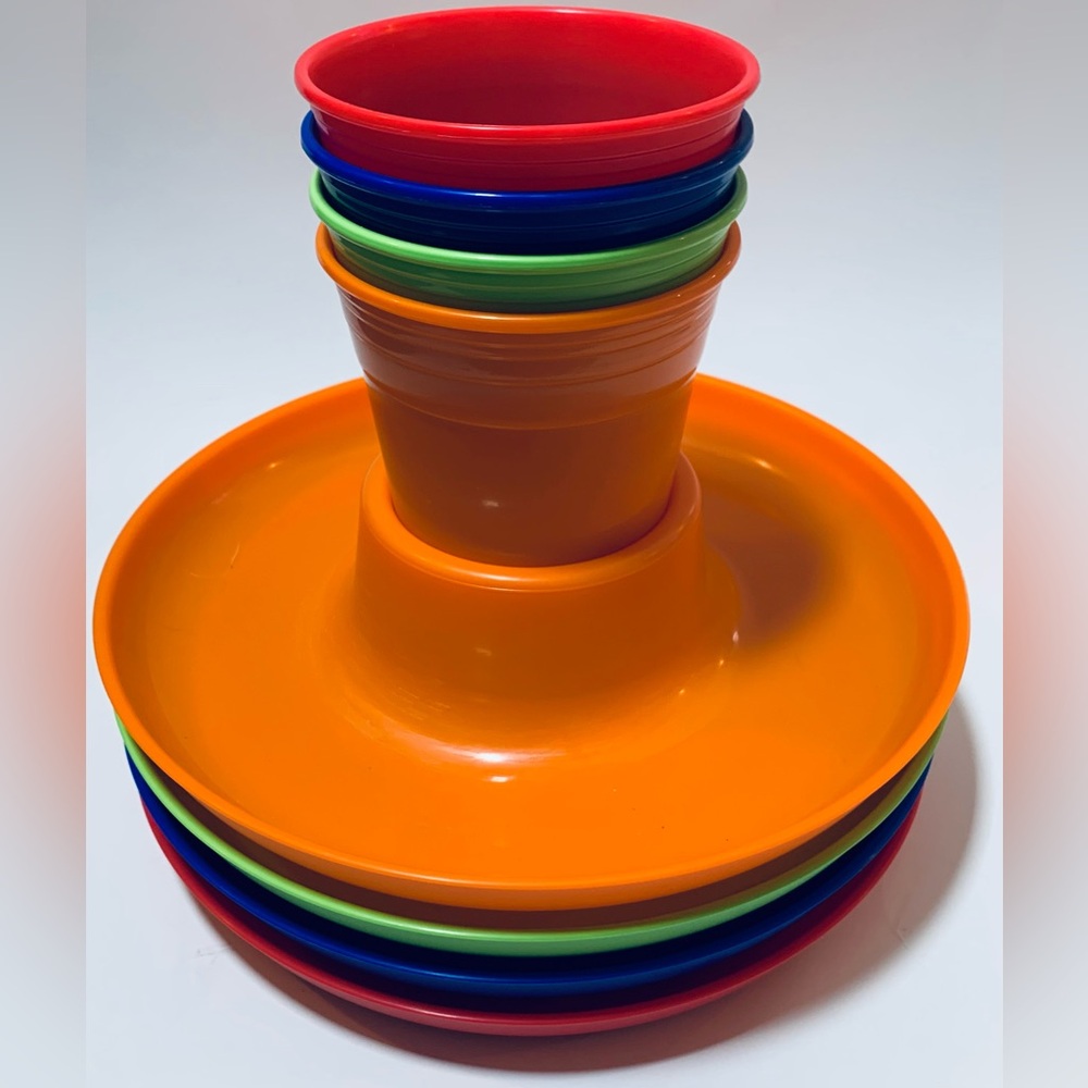 The Great Plate Set Party Plates Built-in Cup Holder Cups 4 Sets Summer Picnic